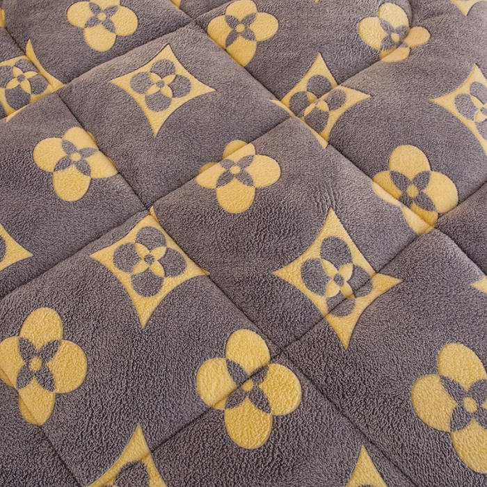 91家纺网 家纺一手货源 找家纺 畅销被业2025新款加厚保暖雪花绒冬被 四叶草