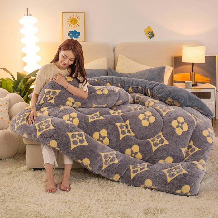 91家纺网 家纺一手货源 找家纺 畅销被业2025新款加厚保暖雪花绒冬被 四叶草