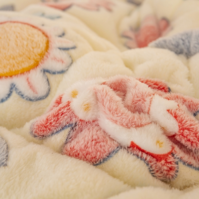 91家纺网 家纺一手货源 找家纺 畅销被业2025新款加厚保暖雪花绒冬被 太阳花