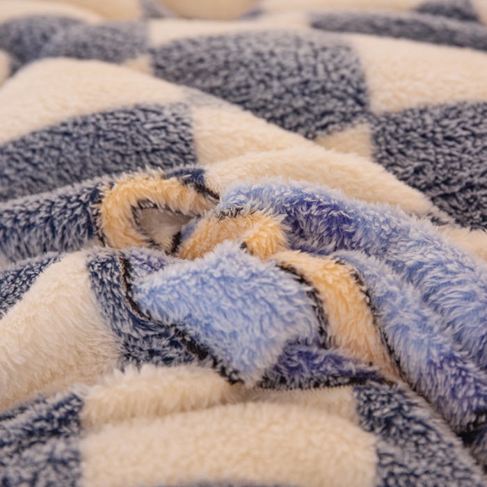 91家纺网 家纺一手货源 找家纺 畅销被业2025新款加厚保暖雪花绒冬被 宇航员