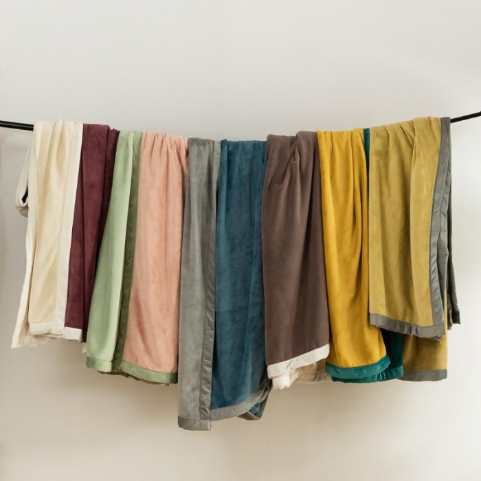 91家纺网 家纺一手货源 找家纺 总）直播爆款 AB牛奶绒复合毯  加厚毛毯