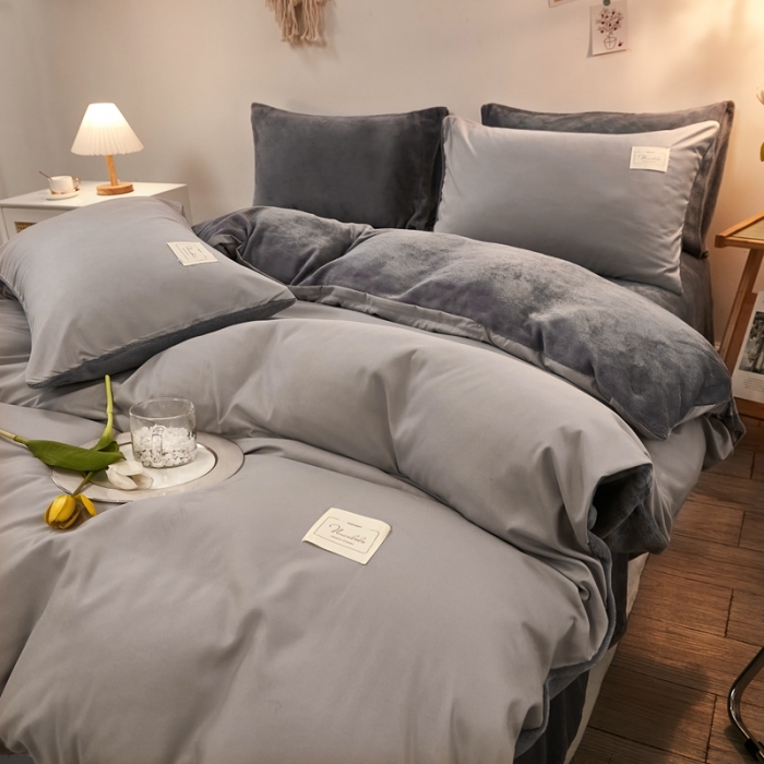 91家纺网 家纺一手货源 找家纺 啊雅家居 2025新款水洗棉加绒单面绒被套 浅灰加牛奶绒