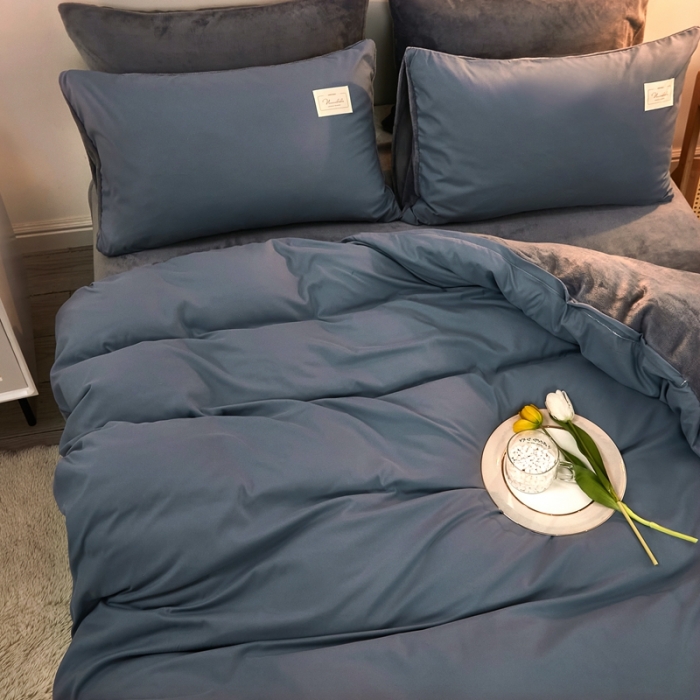 91家纺网 家纺一手货源 找家纺 啊雅家居 2025新款水洗棉加绒单面绒被套 浅蓝灰加牛奶绒