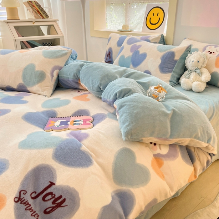 91家纺网 家纺一手货源 找家纺 金爱家 2023新款牛奶绒小清新四件套 爱心兔-兰