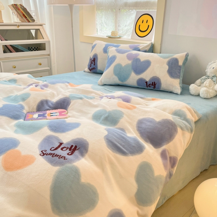 91家纺网 家纺一手货源 找家纺 金爱家 2023新款牛奶绒小清新四件套 爱心兔-兰