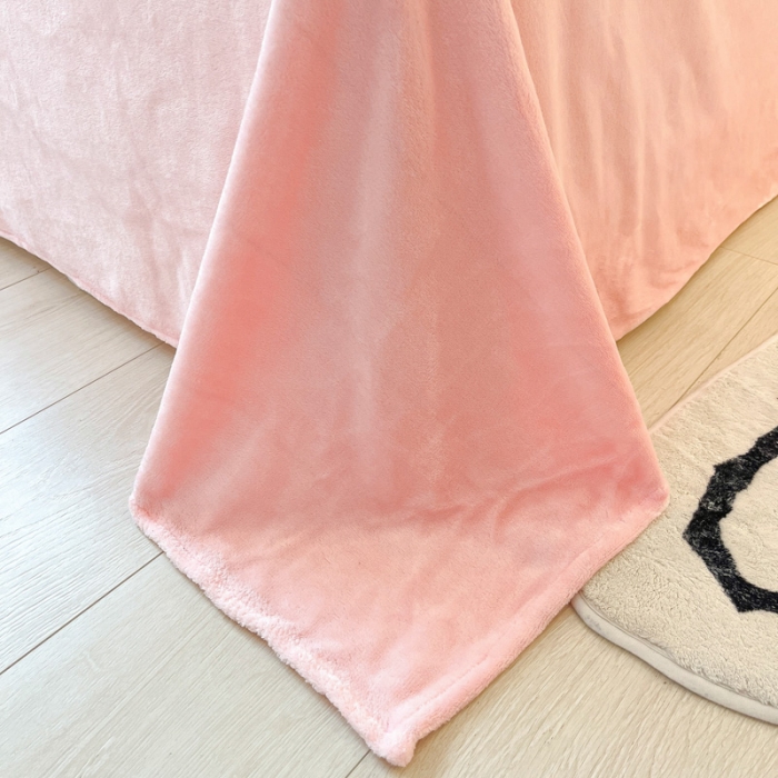 91家纺网 家纺一手货源 找家纺 金爱家 2023新款牛奶绒小清新四件套 草莓小熊