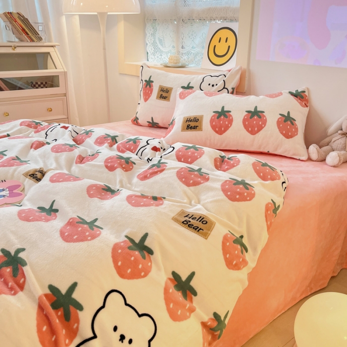 91家纺网 家纺一手货源 找家纺 金爱家 2023新款牛奶绒小清新四件套 草莓小熊