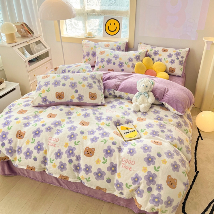91家纺网 家纺一手货源 找家纺 金爱家 2023新款牛奶绒小清新四件套 樱花小熊-紫