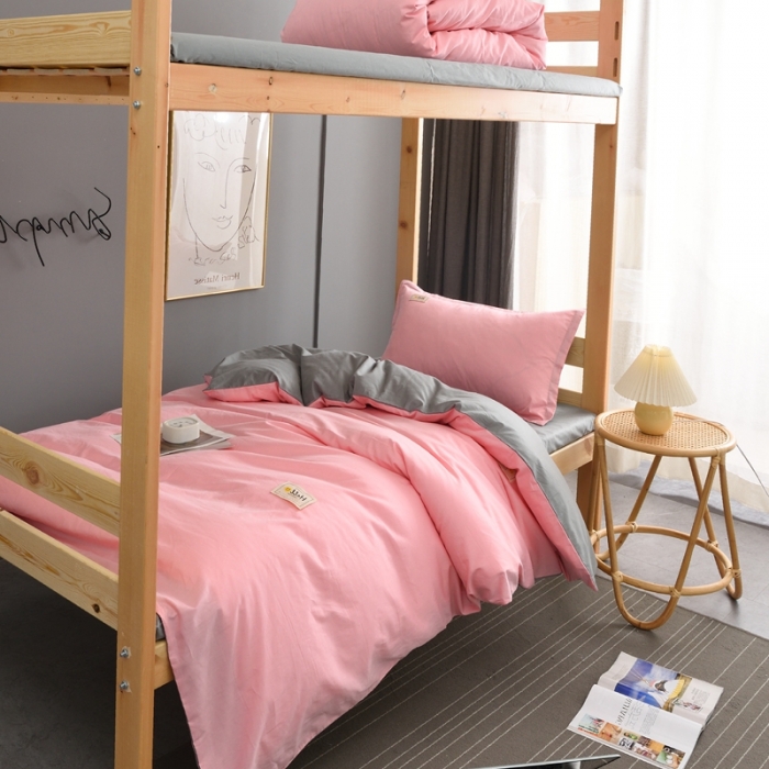 91家纺网 家纺一手货源 找家纺 卡迪亚家纺2022新款全棉13372学生纯色三件套 粉灰