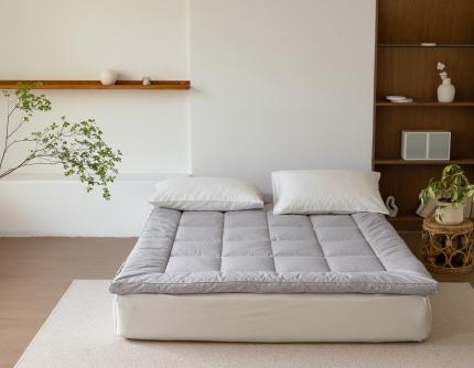 91家纺网 家纺一手货源 找家纺 高端日式酒店款纯棉立称床垫全棉保护垫傲蕾民宿风可水洗宾馆褥子