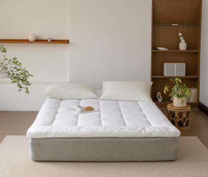 91家纺网 家纺一手货源 找家纺 高端日式酒店款纯棉立称床垫全棉保护垫傲蕾民宿风可水洗宾馆褥子