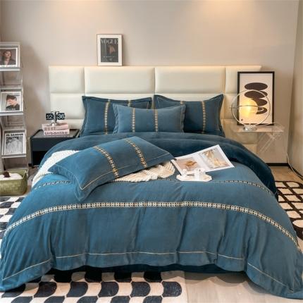 91家纺网 家纺一手货源 找家纺 嗯呢2023新款A类高克重提花刺绣工艺款牛奶绒四件套宝石蓝