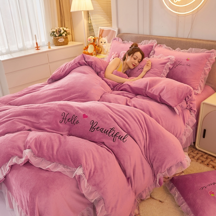 91家纺网 家纺一手货源 找家纺 找底底新款230g牛奶绒法莱绒刺绣蕾丝边床裙款四件套 豆沙色