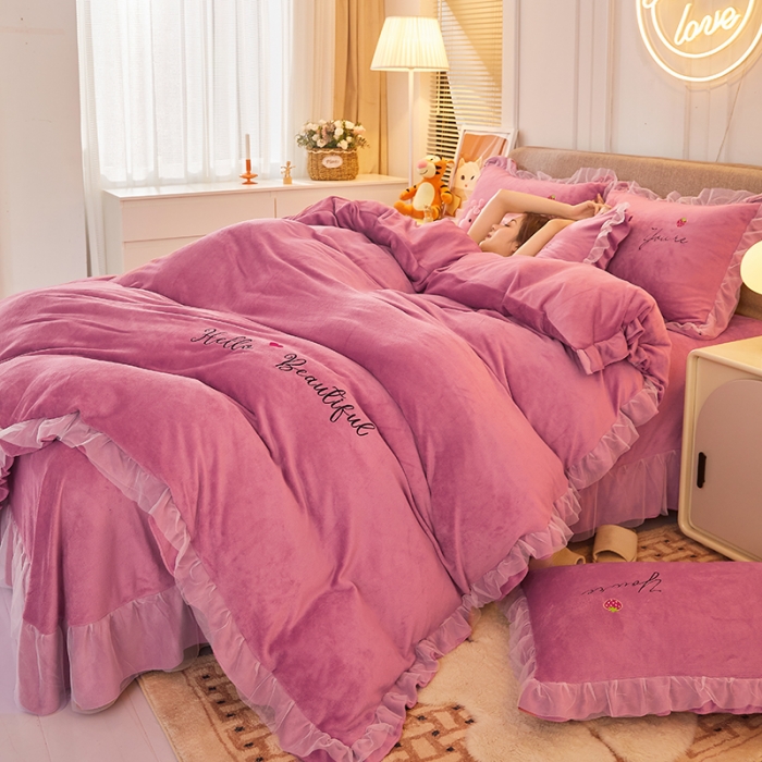 91家纺网 家纺一手货源 找家纺 找底底新款230g牛奶绒法莱绒刺绣蕾丝边床裙款四件套 豆沙色