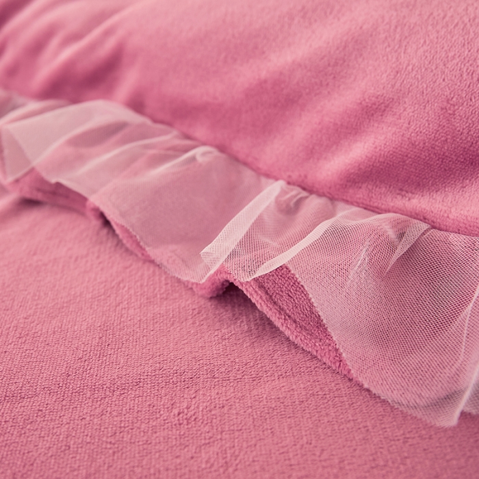 91家纺网 家纺一手货源 找家纺 找底底新款230g牛奶绒法莱绒刺绣蕾丝边床裙款四件套 豆沙色