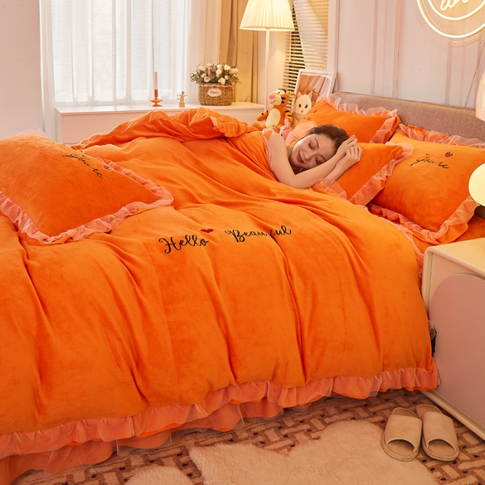 91家纺网 家纺一手货源 找家纺 找底底新款230g牛奶绒法莱绒刺绣蕾丝边床裙款四件套 橘橙色