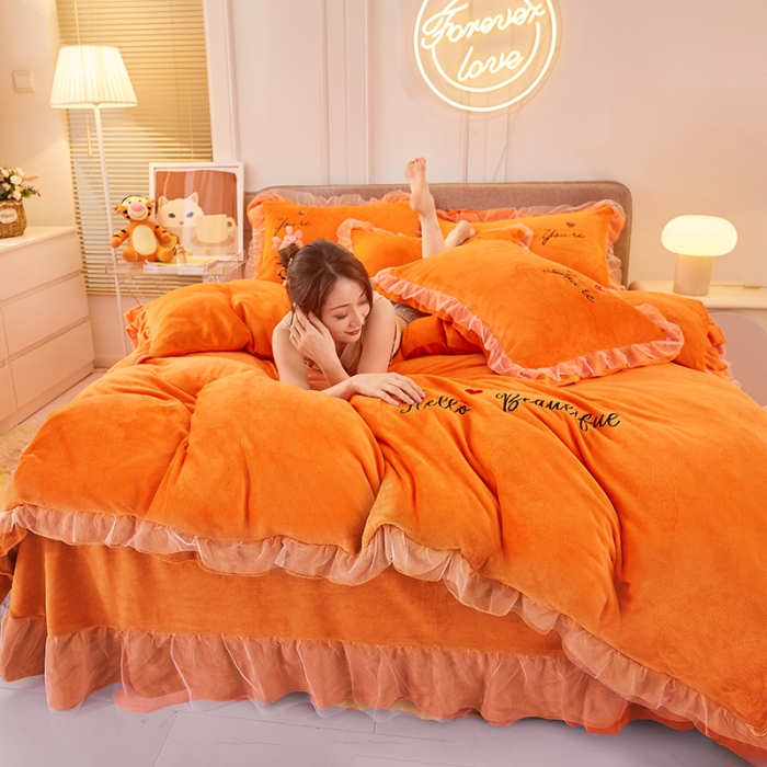 91家纺网 家纺一手货源 找家纺 找底底新款230g牛奶绒法莱绒刺绣蕾丝边床裙款四件套 橘橙色