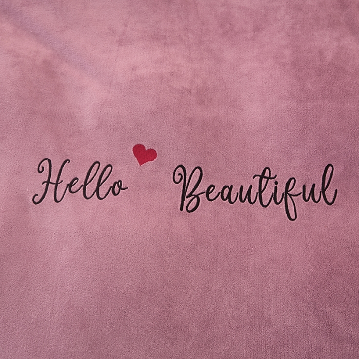 91家纺网 家纺一手货源 找家纺 找底底新款230g牛奶绒法莱绒刺绣蕾丝边床裙款四件套 雾紫