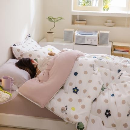 91家纺网 家纺一手货源 找家纺 （总）U被家纺 2022新款小清新四季被春秋冬被 模特图