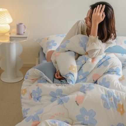 91家纺网 家纺一手货源 找家纺 （总）U被家纺 2022新款小清新四季被春秋冬被 模特图