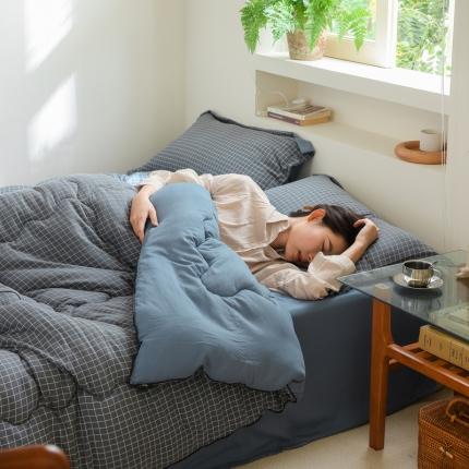 91家纺网 家纺一手货源 找家纺 （总）U被家纺 2022新款无印格四季被春秋冬被-模特图