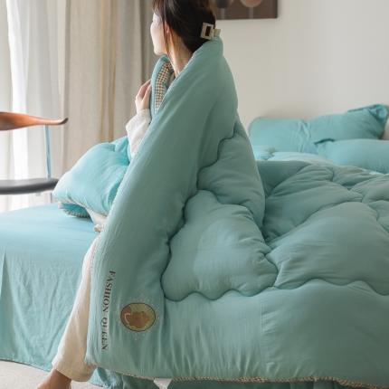 91家纺网 家纺一手货源 找家纺 (总) U被家纺 立体暖绒四季被春秋冬被-模特图