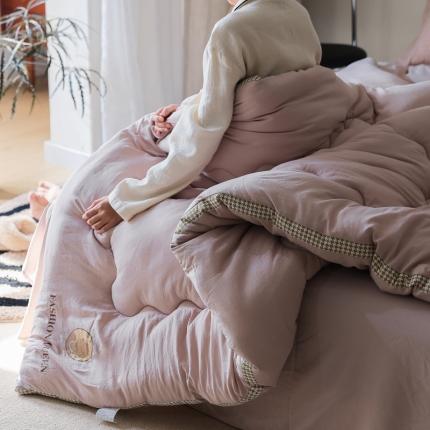 91家纺网 家纺一手货源 找家纺 (总) U被家纺 立体暖绒四季被春秋冬被-模特图