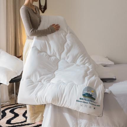 91家纺网 家纺一手货源 找家纺 (总) U被家纺 立体暖绒四季被春秋冬被-模特图