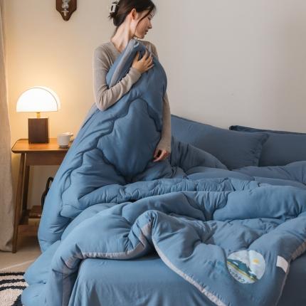 91家纺网 家纺一手货源 找家纺 (总) U被家纺 立体暖绒四季被春秋冬被-模特图