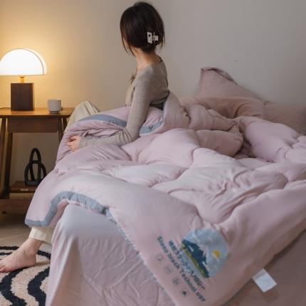 91家纺网 家纺一手货源 找家纺 (总) U被家纺 立体暖绒四季被春秋冬被-模特图