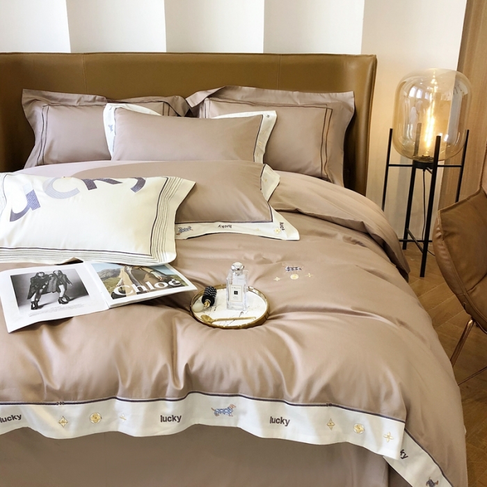 91家纺网 家纺一手货源 找家纺 优然居家纺 2022新款100支贡缎刺绣四件套-马里奥系列 玛里奥.马鞍棕