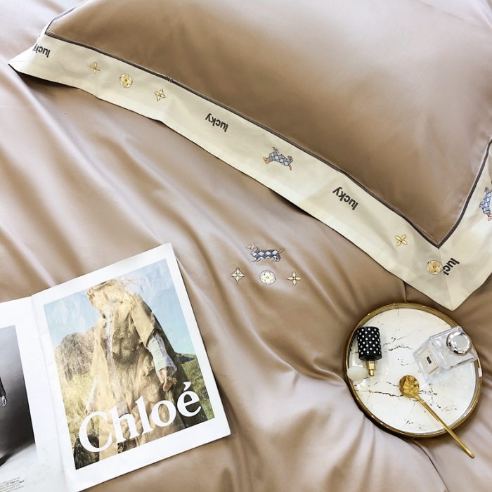 91家纺网 家纺一手货源 找家纺 优然居家纺 2022新款100支贡缎刺绣四件套-马里奥系列 玛里奥.马鞍棕