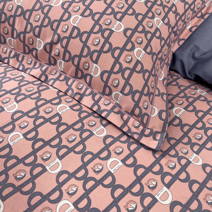 91家纺网 家纺一手货源 找家纺 雲归梦 2022年新款加厚全棉大版四件套第二批-格条卡通 巴特罗-粉