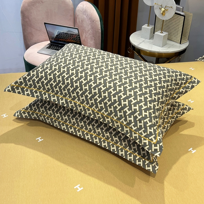 91家纺网 家纺一手货源 找家纺 雲归梦 2022年新款加厚全棉大版四件套第二批-格条卡通 卡尔玛-黄