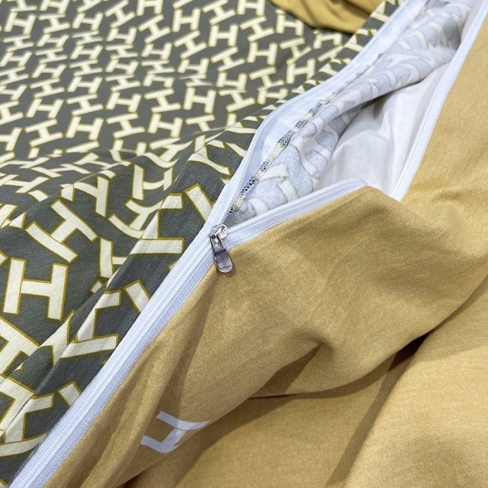 91家纺网 家纺一手货源 找家纺 雲归梦 2022年新款加厚全棉大版四件套第二批-格条卡通 卡尔玛-黄