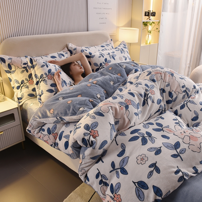 91家纺网 家纺一手货源 找家纺 同田 2023新款牛奶金貂绒四件套印花保暖法莱水晶绒 萌萌兔