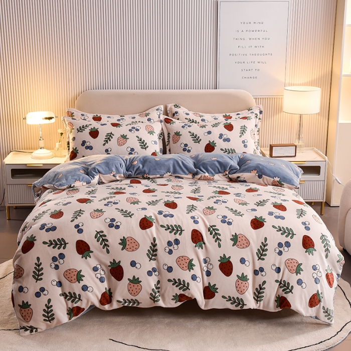 91家纺网 家纺一手货源 找家纺 同田 2023新款牛奶金貂绒四件套印花保暖法莱水晶绒 草莓树