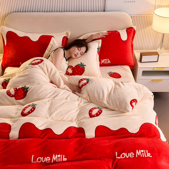 91家纺网 家纺一手货源 找家纺 同田 2023新款牛奶金貂绒四件套印花保暖法莱水晶绒牛奶草莓