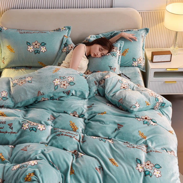 91家纺网 家纺一手货源 找家纺 同田 2023新款牛奶金貂绒四件套印花保暖法莱水晶绒 倾蓝