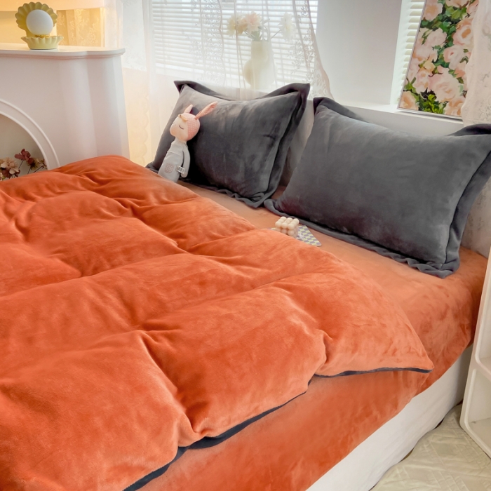 91家纺网 家纺一手货源 找家纺 人人爱 2025新款牛奶绒兔兔绒纯色双拼四件套 橙+深灰
