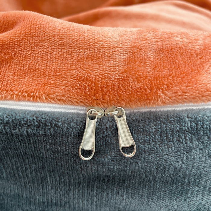 91家纺网 家纺一手货源 找家纺 人人爱 2025新款牛奶绒兔兔绒纯色双拼四件套 橙+深灰