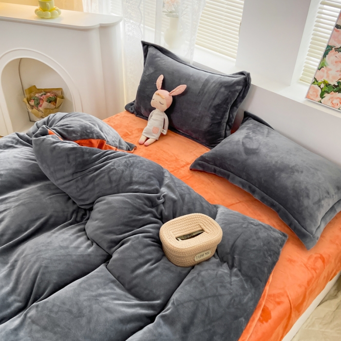 91家纺网 家纺一手货源 找家纺 人人爱 2025新款牛奶绒兔兔绒纯色双拼四件套 橙+深灰