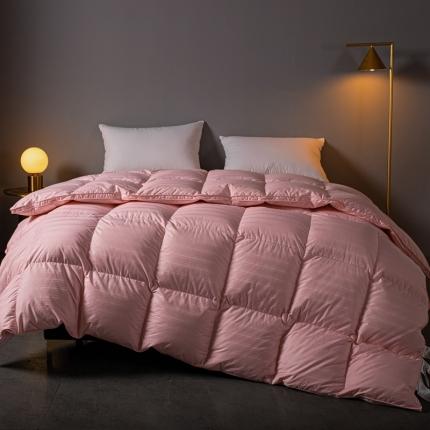 91家纺网 家纺一手货源 找家纺 太阳羽家纺 2025新款柔赛丝缎条被子加厚保暖被芯 柔赛丝缎条粉色