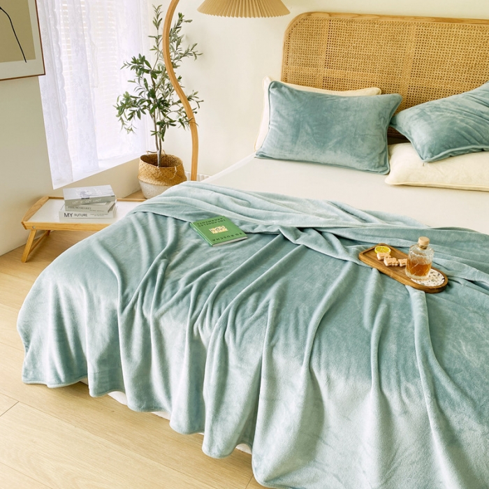 91家纺网 家纺一手货源 找家纺 来菲25新款金貂绒毛毯加厚纯色法兰绒毯子保暖素色高端绒毯双面 薄荷绿