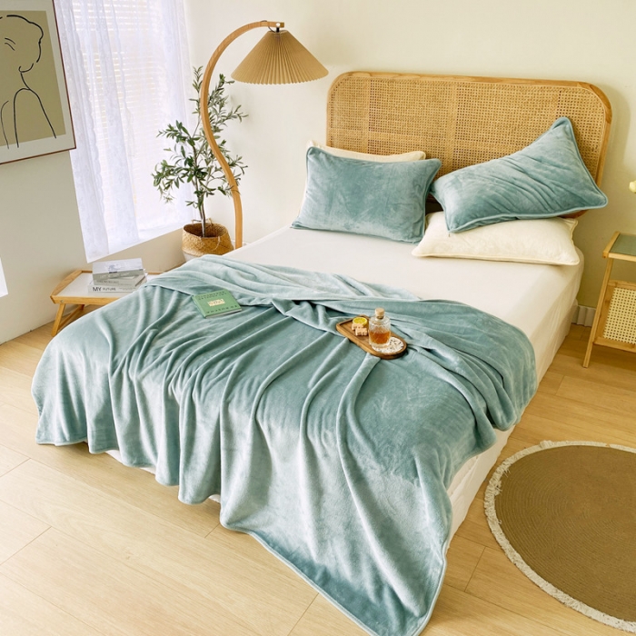 91家纺网 家纺一手货源 找家纺 来菲25新款金貂绒毛毯加厚纯色法兰绒毯子保暖素色高端绒毯双面 薄荷绿