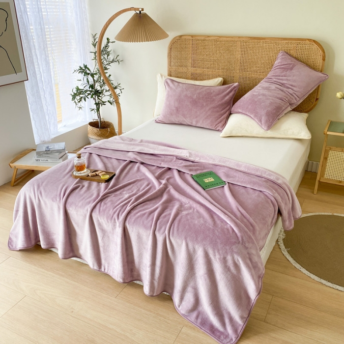 91家纺网 家纺一手货源 找家纺 2025新款320g金貂绒亲肤盖毯加厚纯色珊瑚绒素色法兰绒毯子外贸高端款豆沙