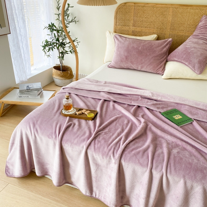 91家纺网 家纺一手货源 找家纺 2025新款320g金貂绒亲肤盖毯加厚纯色珊瑚绒素色法兰绒毯子外贸高端款豆沙