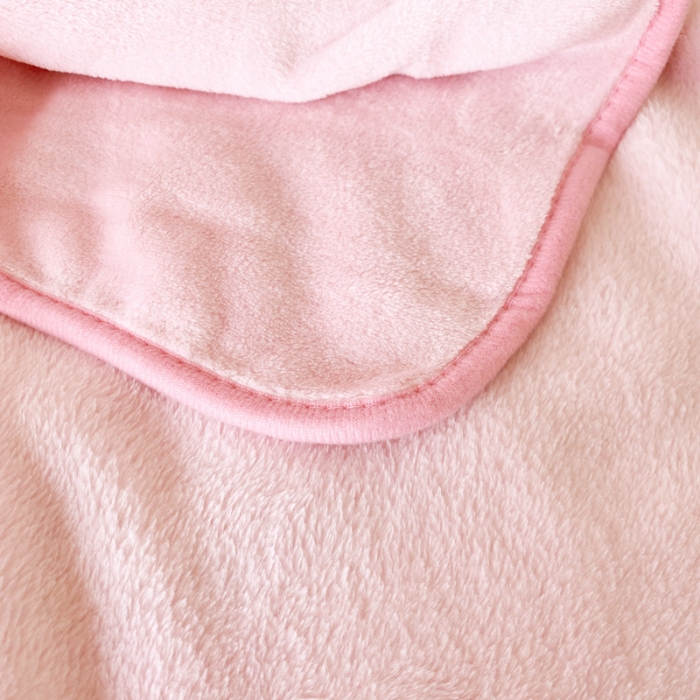 91家纺网 家纺一手货源 找家纺 2025新款320g金貂绒亲肤盖毯加厚纯色珊瑚绒素色法兰绒毯子外贸高端款粉色