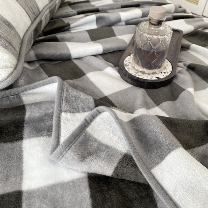 91家纺网 家纺一手货源 找家纺 2025新款320g金貂绒亲肤盖毯加厚纯色珊瑚绒素色法兰绒毯子外贸高端款灰方格