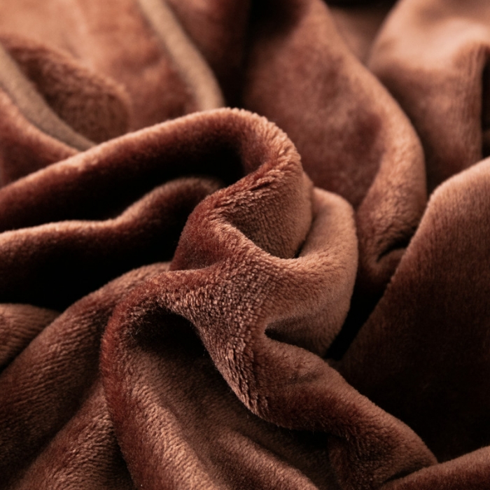 91家纺网 家纺一手货源 找家纺 2025新款320g金貂绒亲肤盖毯加厚纯色珊瑚绒素色法兰绒毯子外贸高端款咖啡